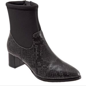 Trotters Black Textured Ankle Booties